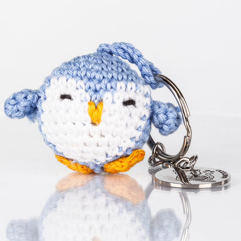 Playful Penguin đ§